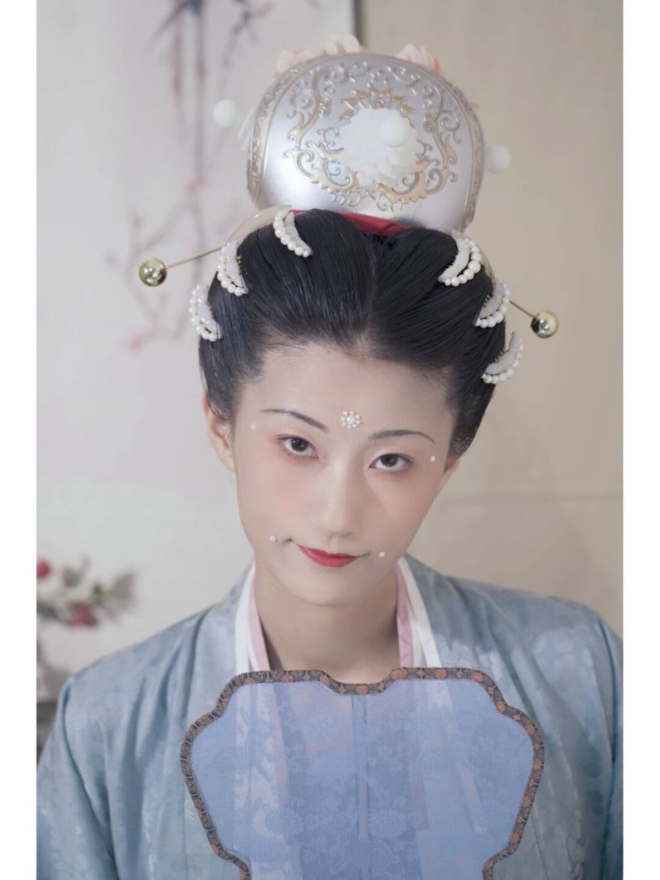 宋制|汉服妆造|珍珠妆77团冠 团冠 松塔簪.