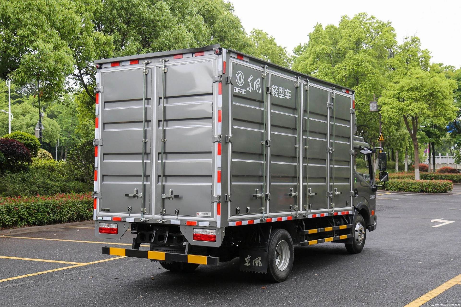 落地13~15万左右,最值得购买的一款4米2厢货车-东风多利卡d6 东风多利