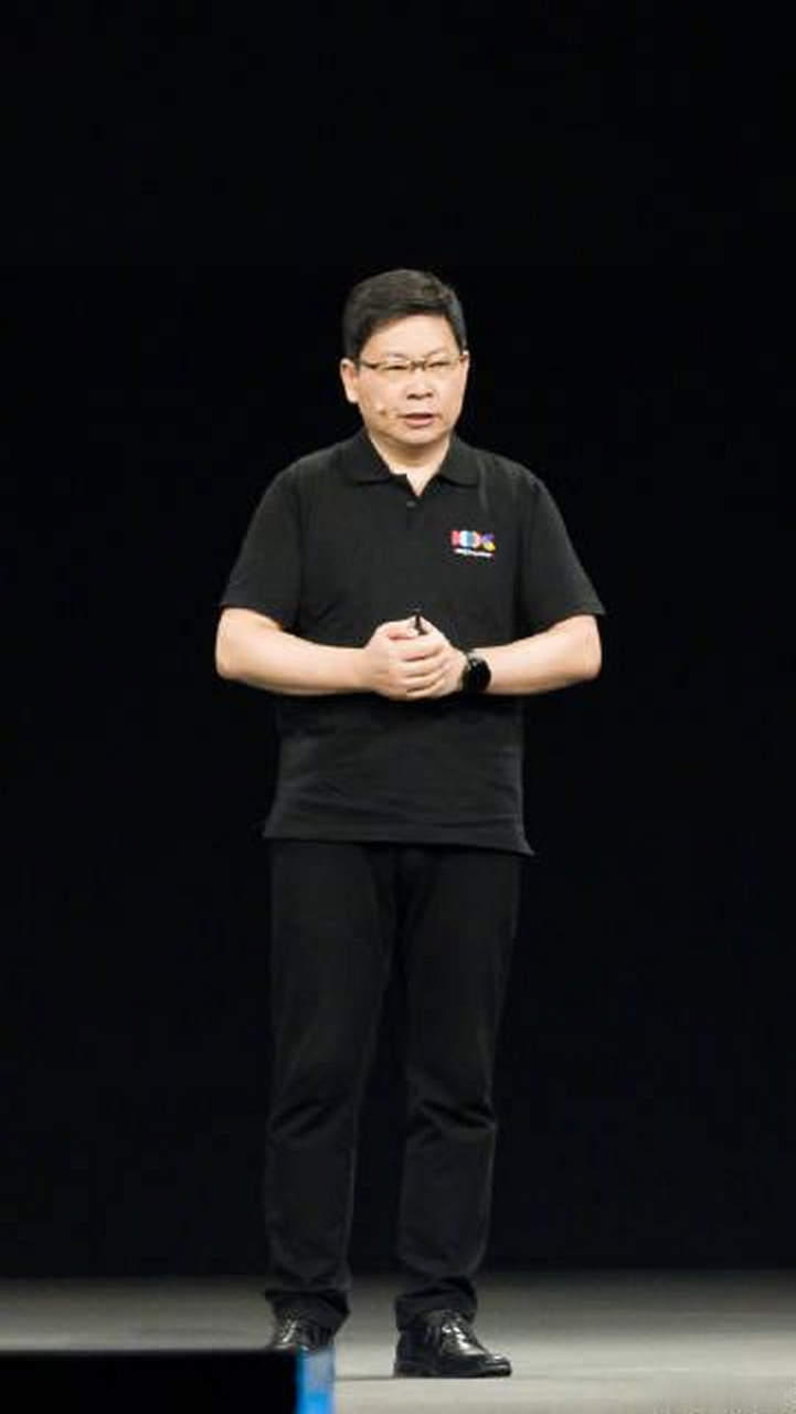 寻找数码点评派来一张余承东余总的全身照 !  华为发布会