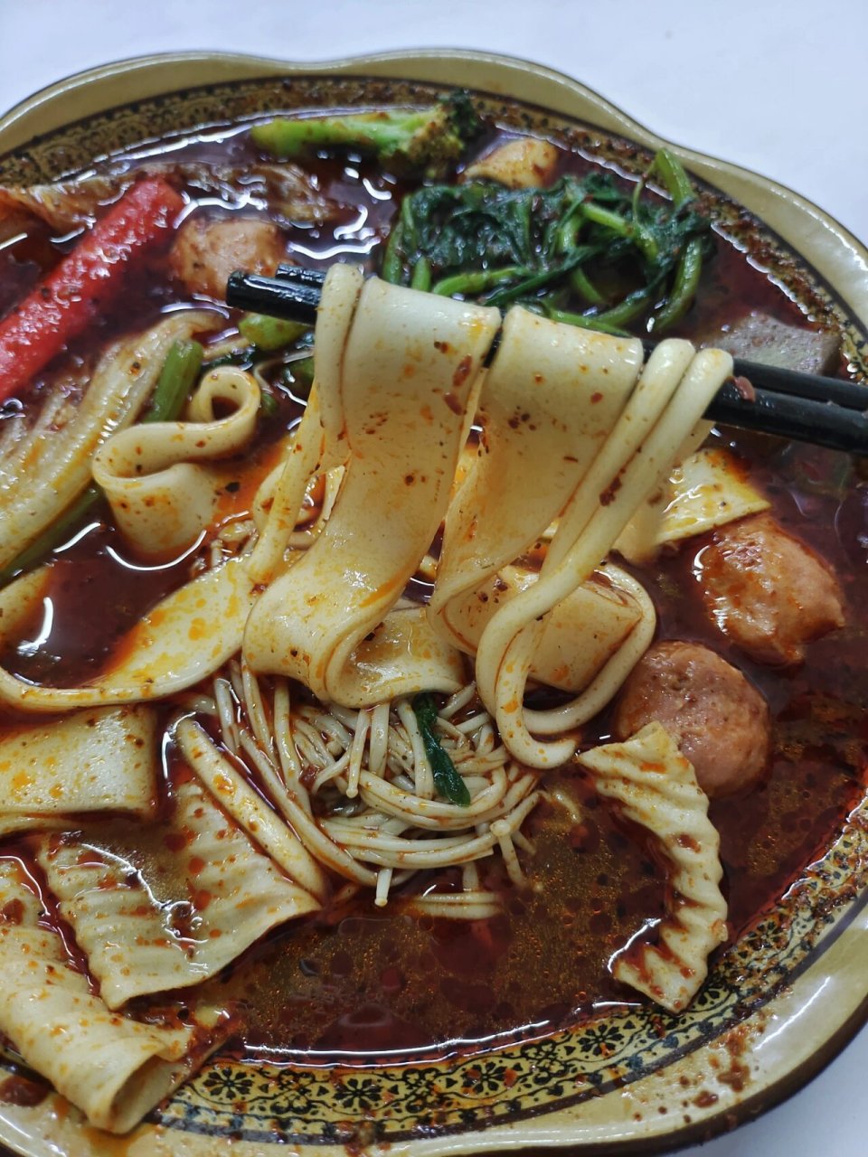 家乡的麻辣烫是我最最最爱的食物! 真的绝了,在我心中我甘肃酒泉的麻