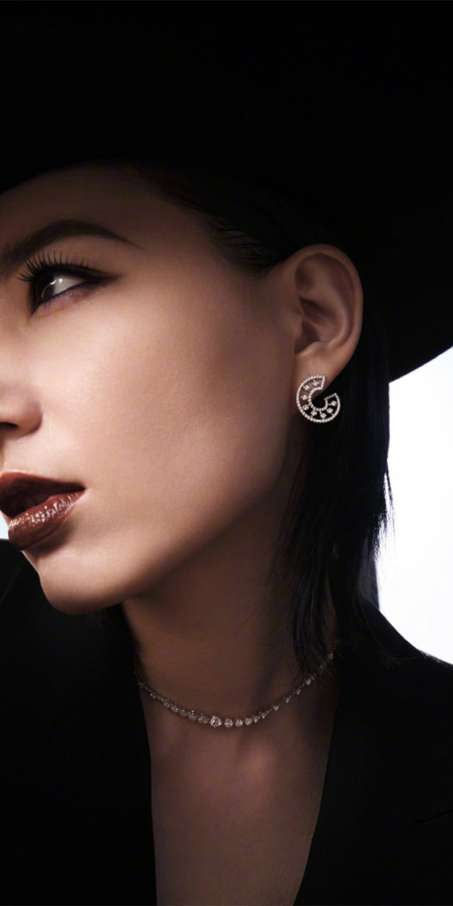 李斯丹妮,酷感帅气黑色系写真壁纸图集