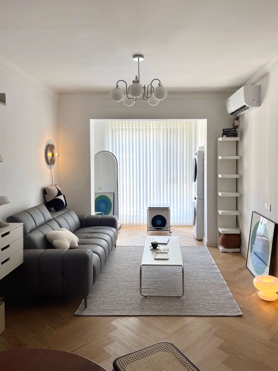 其实只要选对沙发 再通过软装来塑造风格 小户型也能拥有高颜值客厅