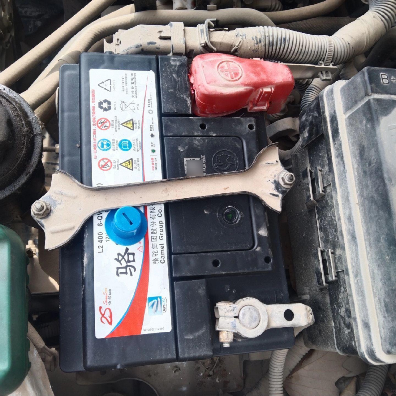 宝骏630原车55a电瓶加钱更换骆驼60a电瓶一块