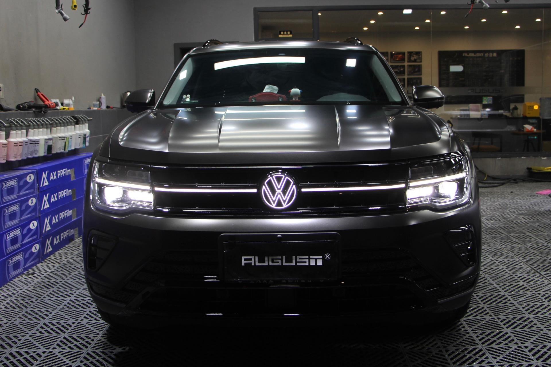 瞧瞧大众途昂改色黑武士.每个人的心中都离不开一台黑武士