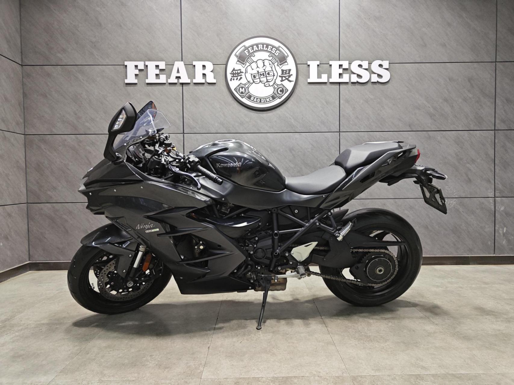 出售21年3月黑色大贸川崎h2sx,行驶了8000多公里,全车隐形车衣,设计