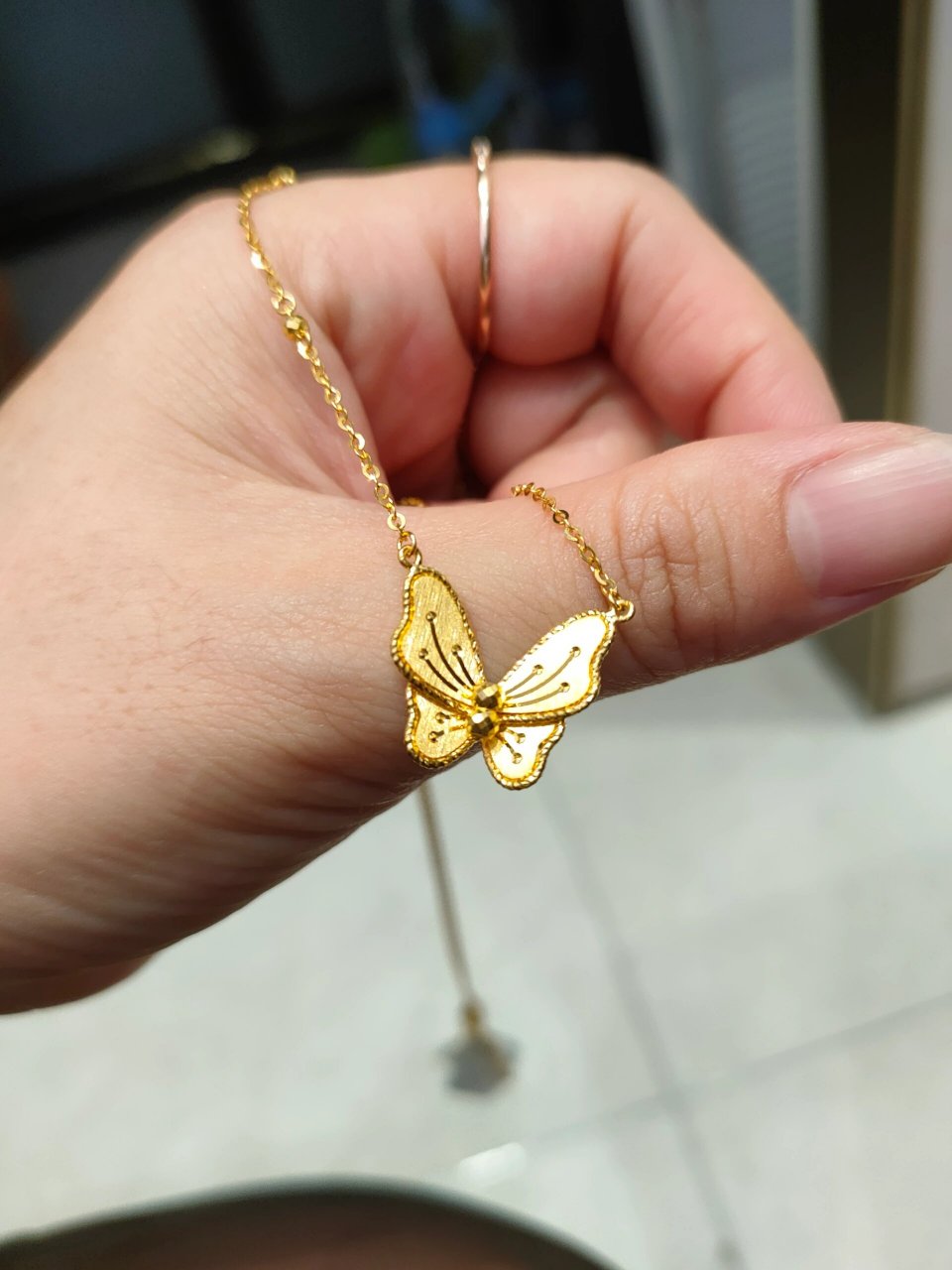 周大福蝴蝶项链