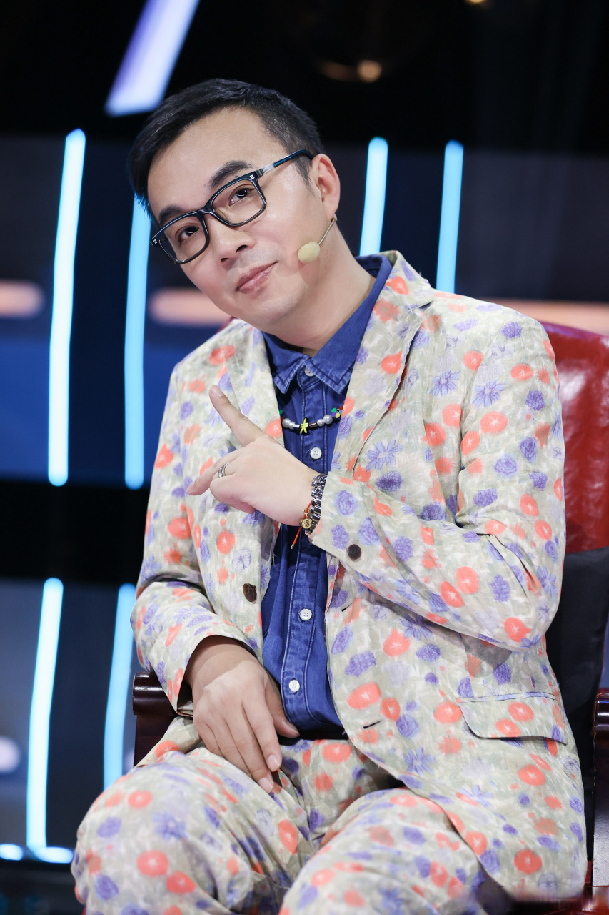 蒙面舞王# 第三季猜评团方俊舞林大会 强势回归!