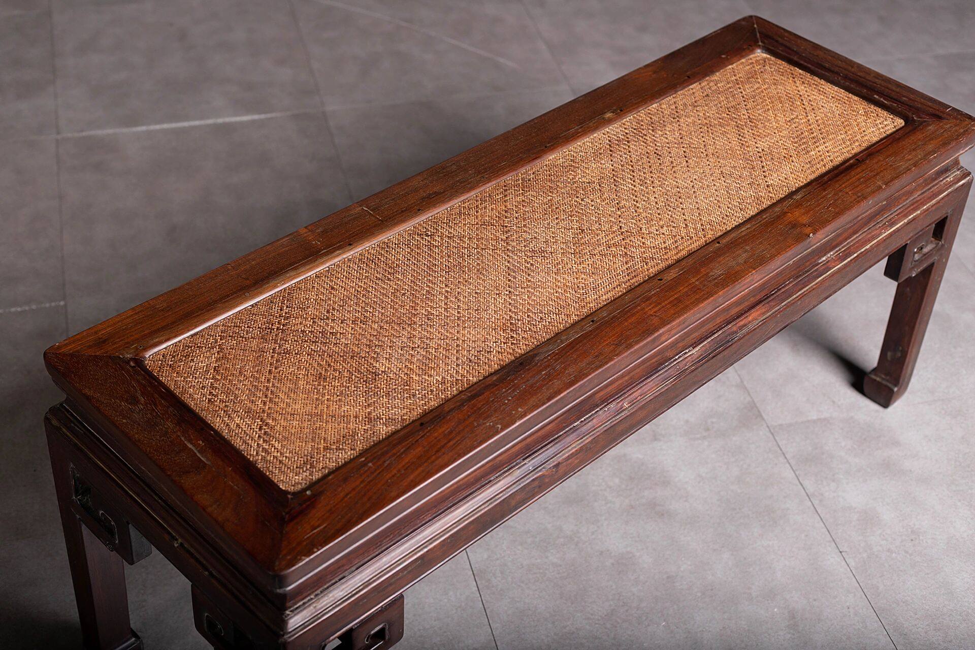 民国 老红木束腰马蹄足软屉春凳 【详情】春凳在古代应用甚广,陈元龙