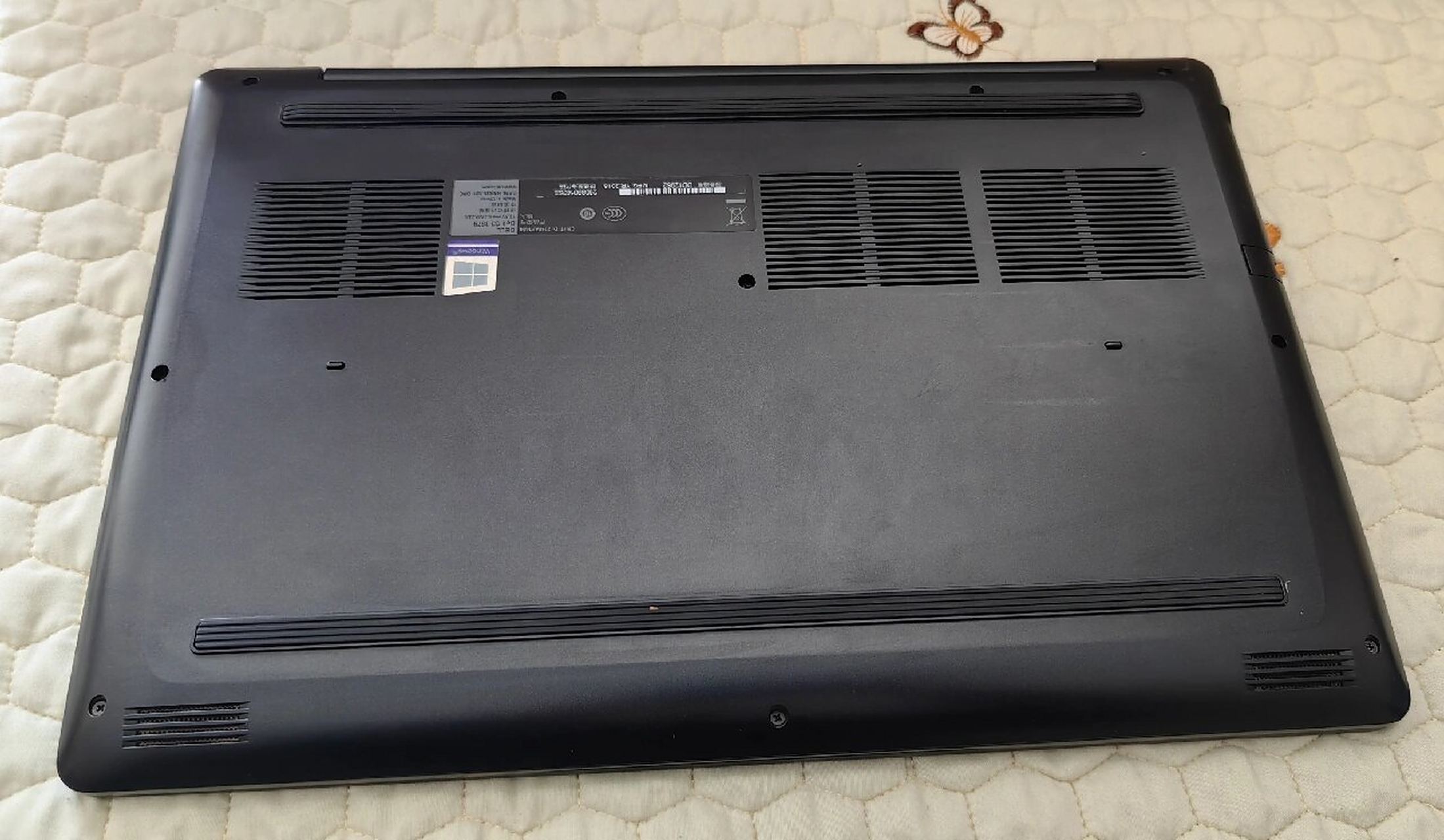 戴尔g3 3579游戏本,i5-8300h,8g内存,128 1t双硬盘,1050ti独显4g,9成