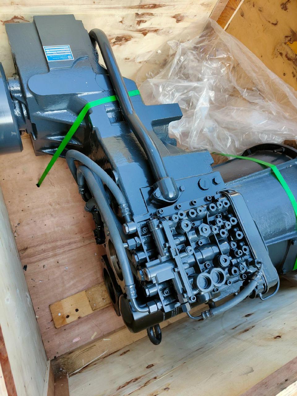 匹配装载机 压路机 平地机等工程机械.总成配件齐全,全国批发销售.