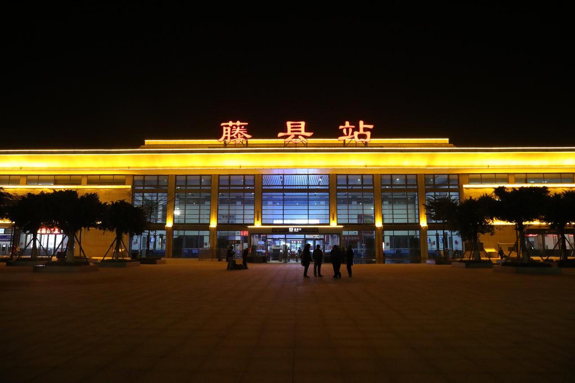 藤县语言的分布 藤县,古称藤州,位于广西东部,梧州市西南部.