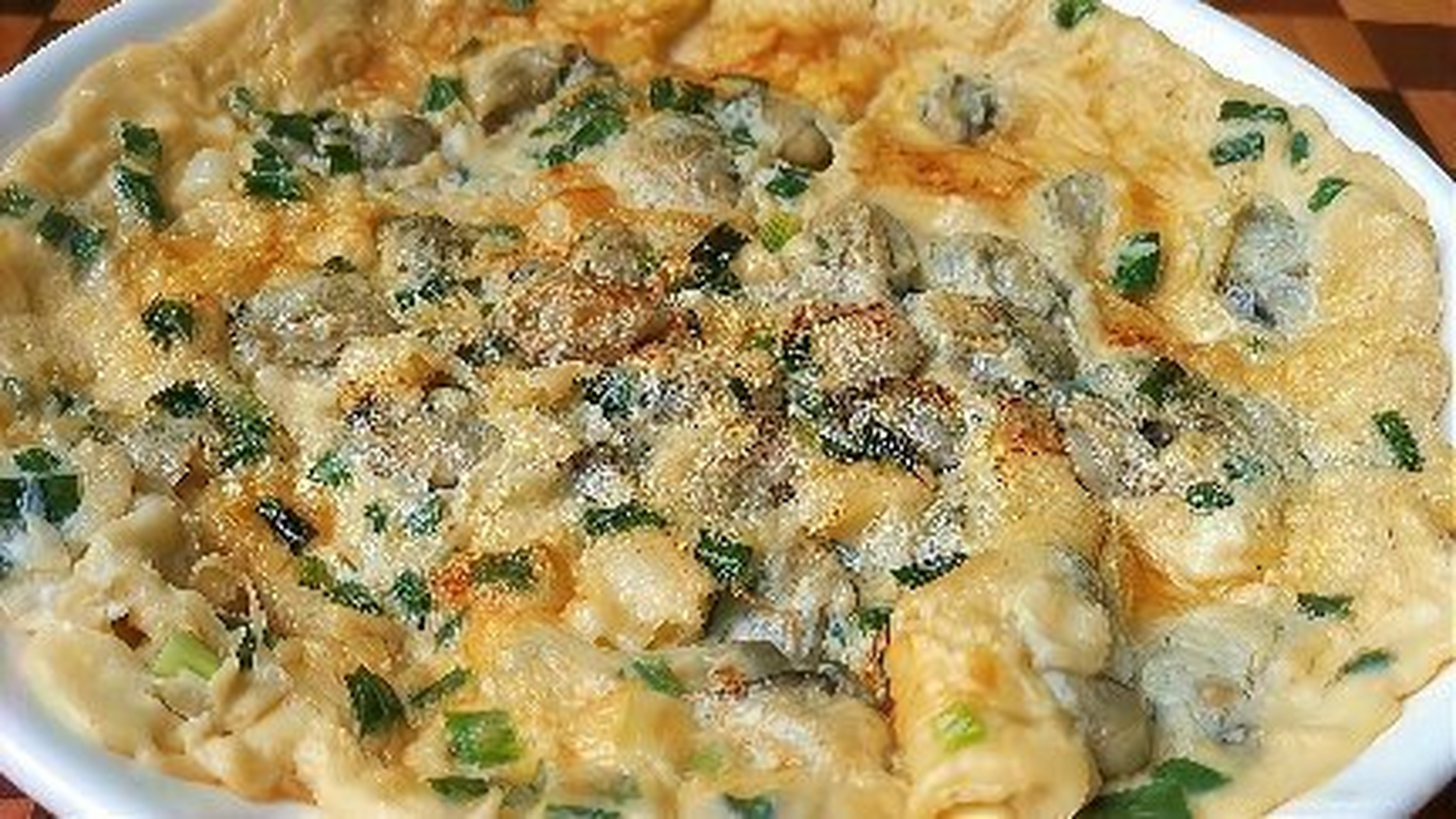 这篇视频很有意思《福建菜海蛎煎的做法》