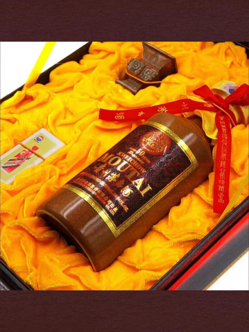 每日认识一款酒|贵州茅台五十年 【名称】:贵州茅台陈年老酒五十年