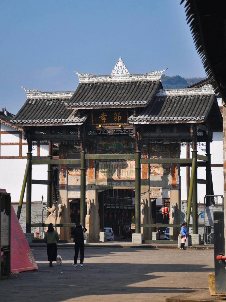 巴中平昌白衣镇始建于秦汉时期,明崇祯年间建佛寺白衣庵,地名故称