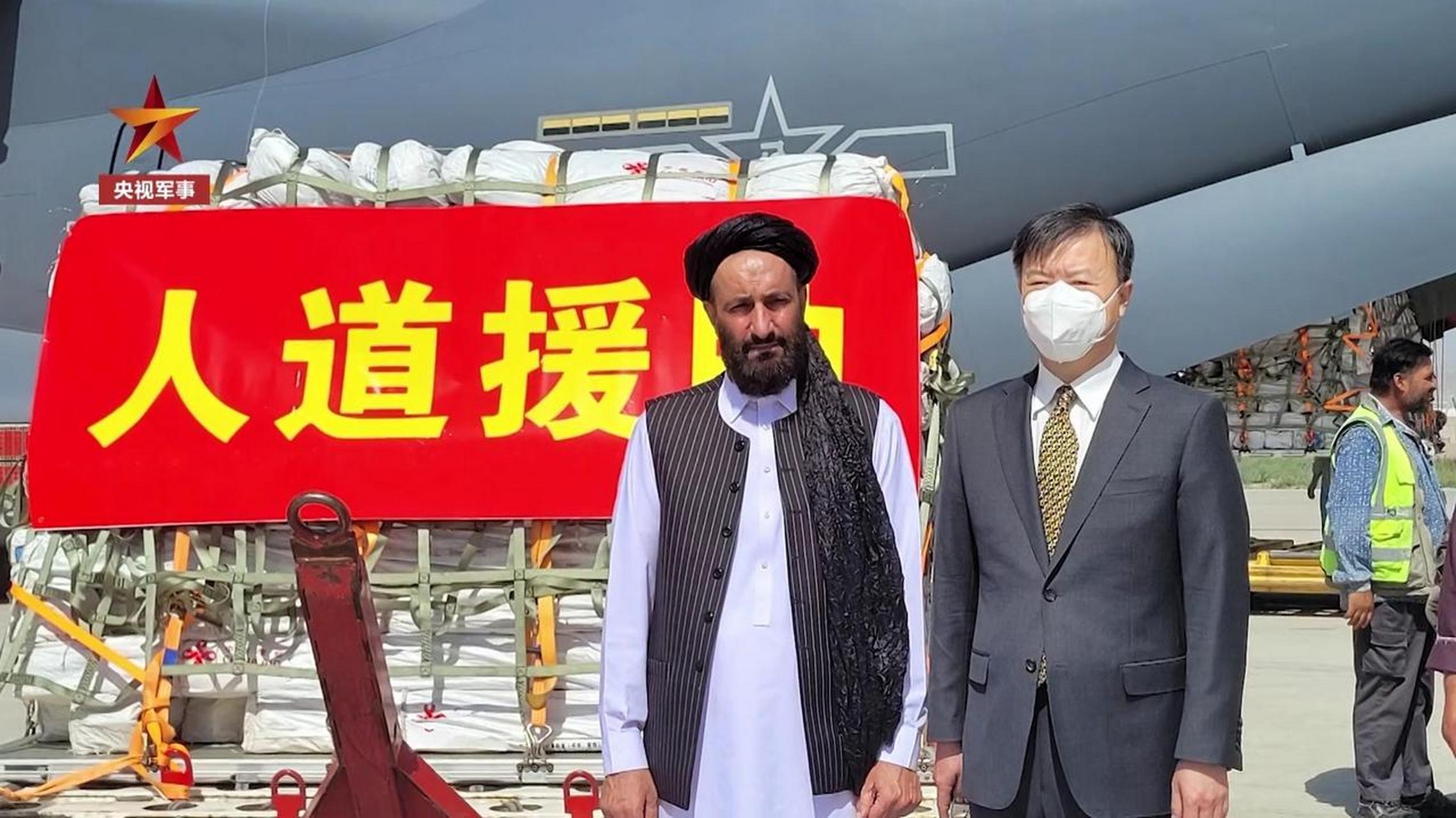 胖妞真辛苦,28日,两架运-20搭载中国援助阿富汗抗震救灾物资运抵