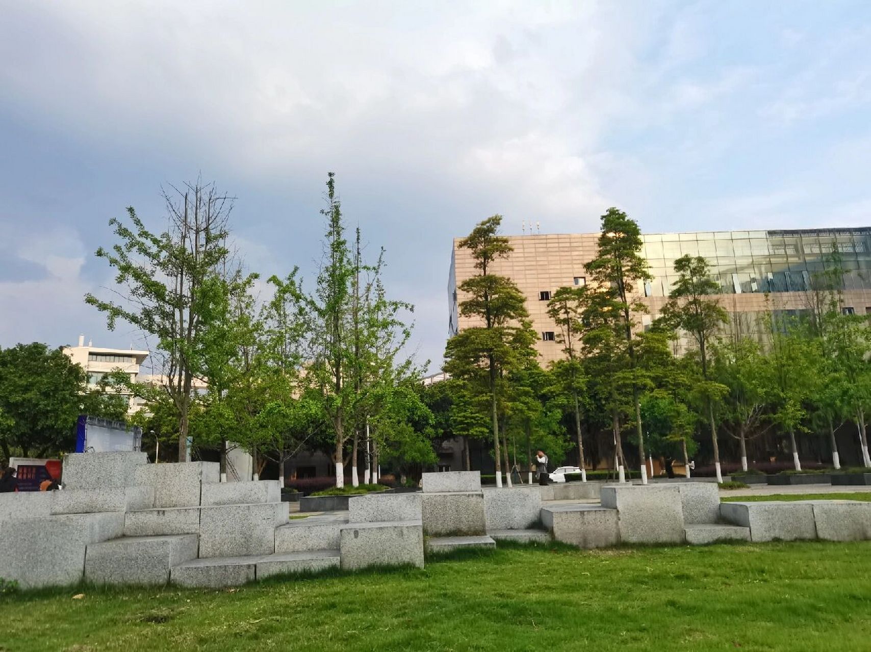 四川农业大学(成都校区) 欢迎新生咨询进校前问题图1,图9为雅安校区