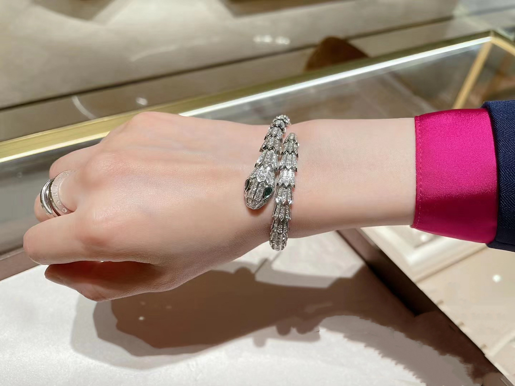 bvlgari宝格丽 祖母绿 灵蛇手镯  bvlgari 宝格丽serpenti 系列 白金