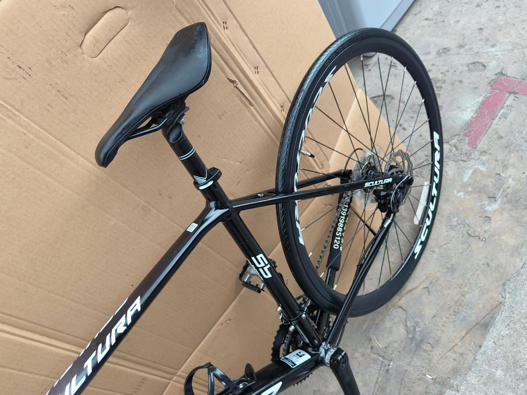 禧玛诺sora套件.18速变速碟刹.700c轮组,成色很好,2998