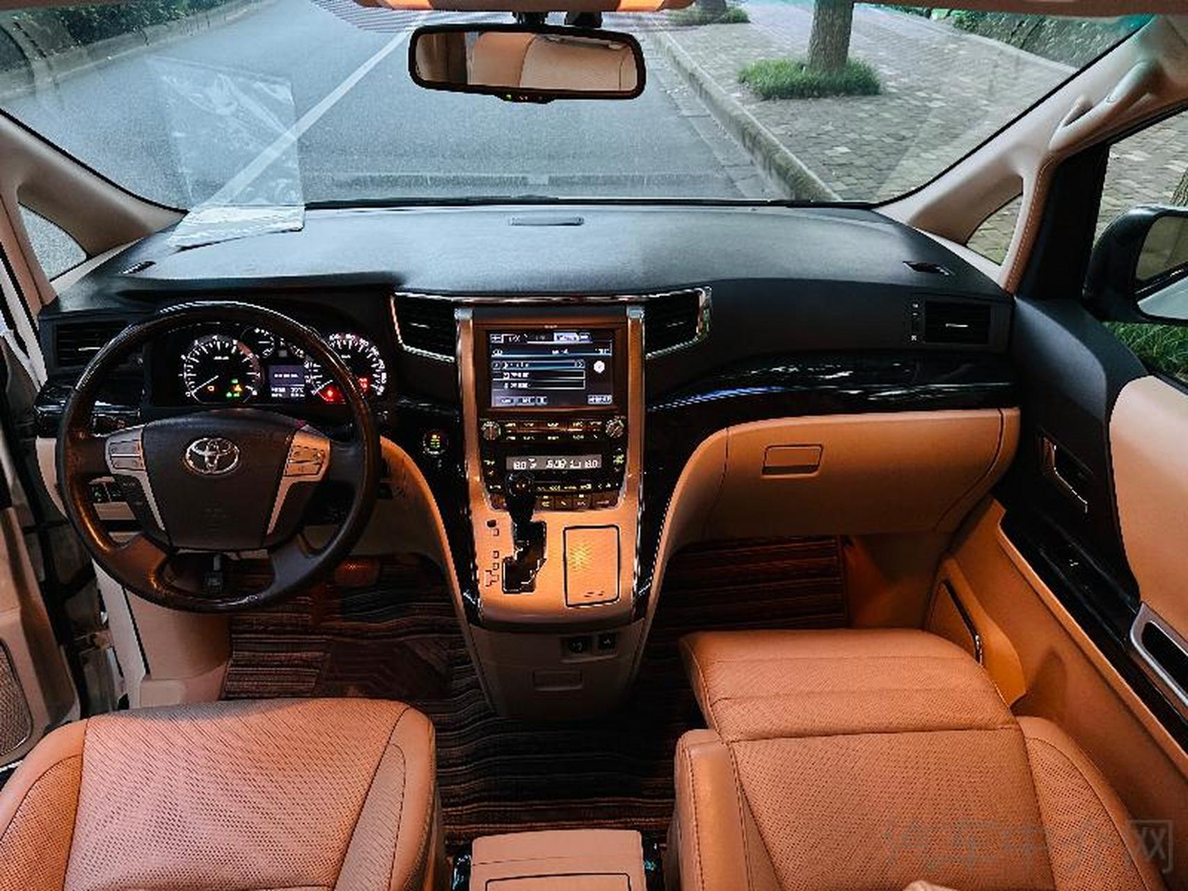 丰田埃尔法高配 售价:31.