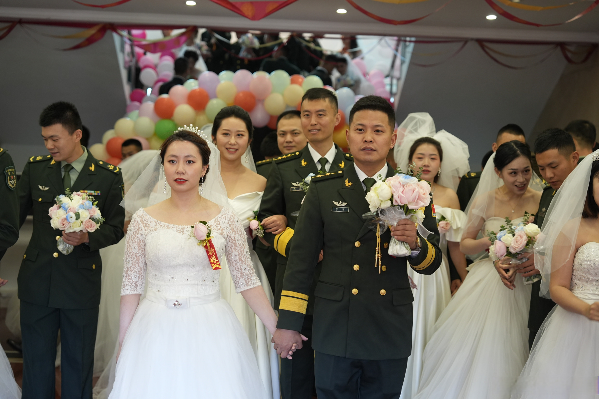 "缘聚军营,相守一生"集体婚礼浪漫来袭】深春时节,陆军第82集团军某旅