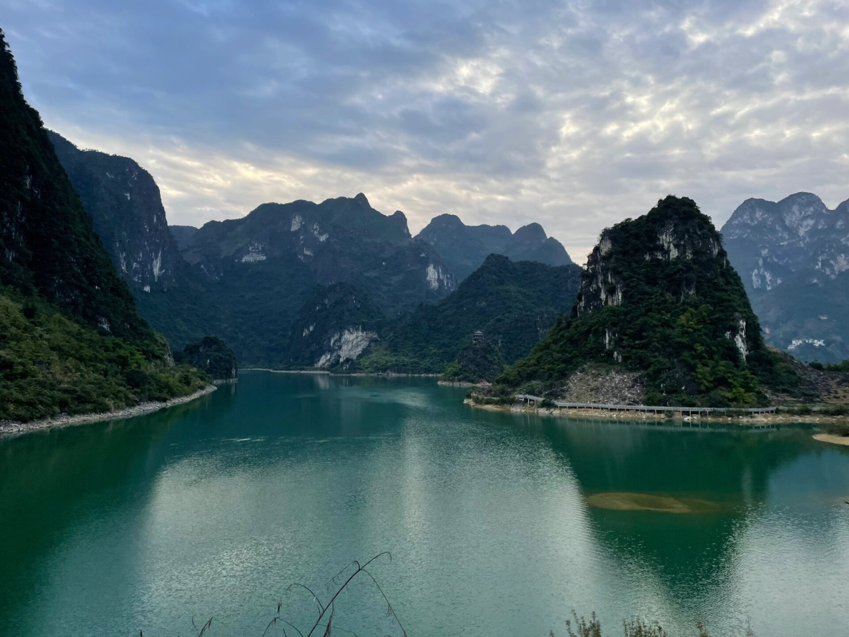 百色——浩坤湖 ★浩坤湖景区游览分两块,景区内和景区外. 	 ★景区内