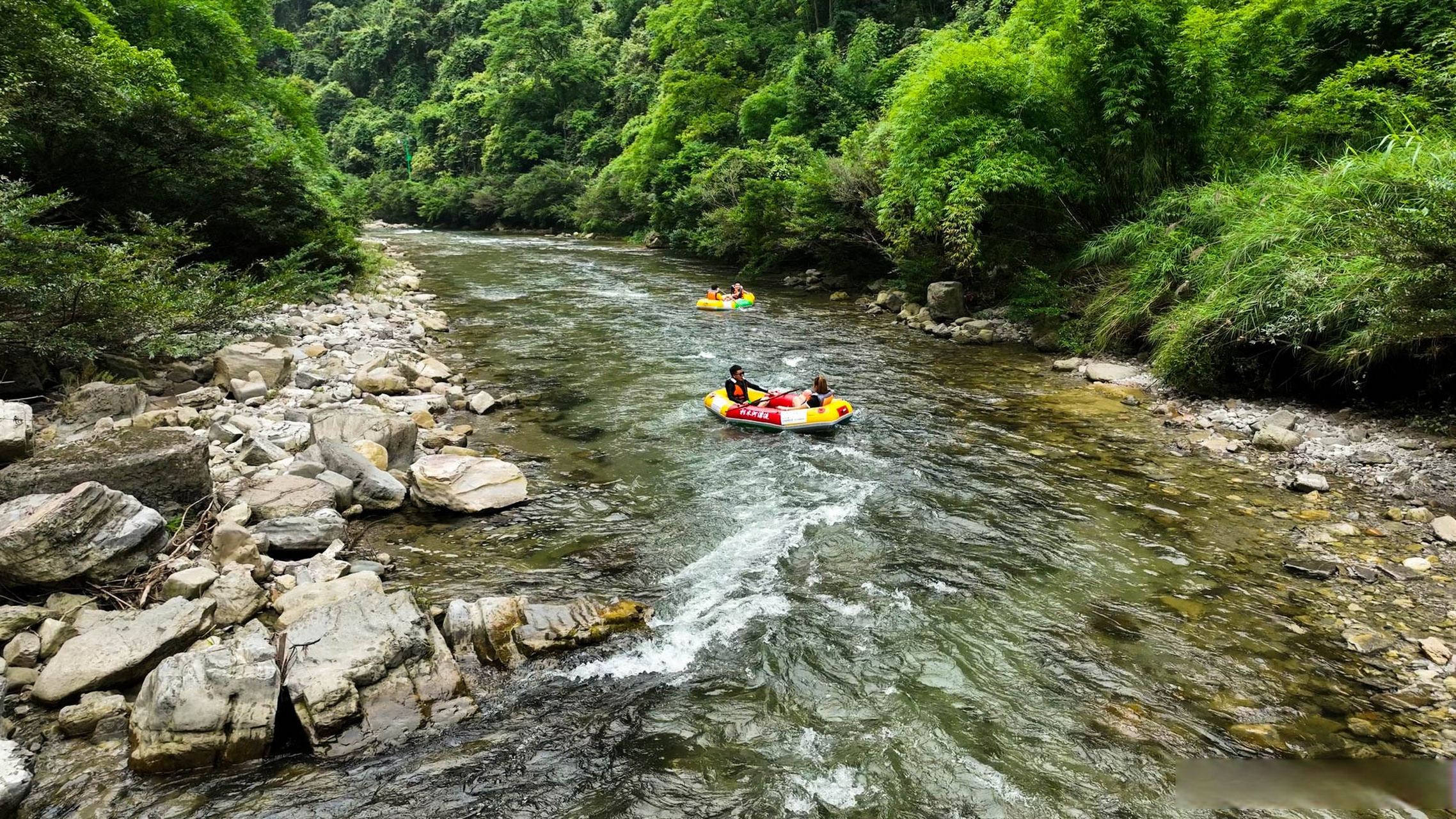杉木河的漂流,被誉为"中华第一漂",绝对是宝子们的快乐源泉～  诊里