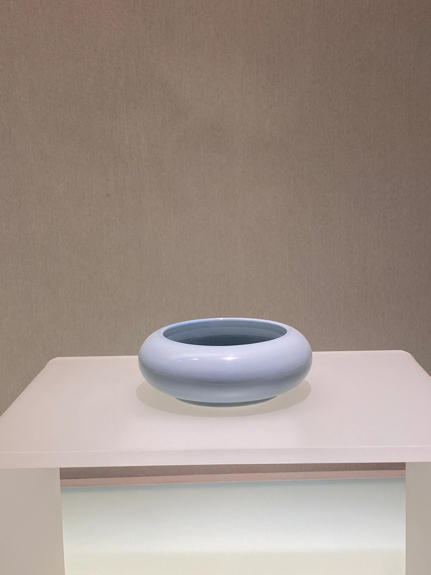 辽宁博物馆:天蓝釉瓷器            天蓝釉水盂 清·康熙 	 天蓝釉:是