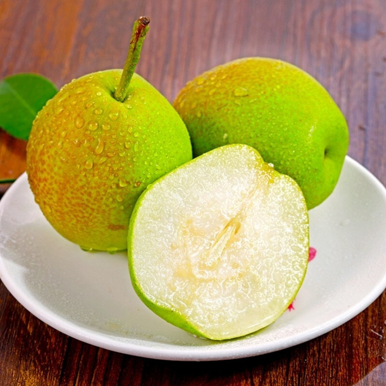 梨的功效及其作用 性味归经:味甘,微酸,性凉;归肺,胃经.