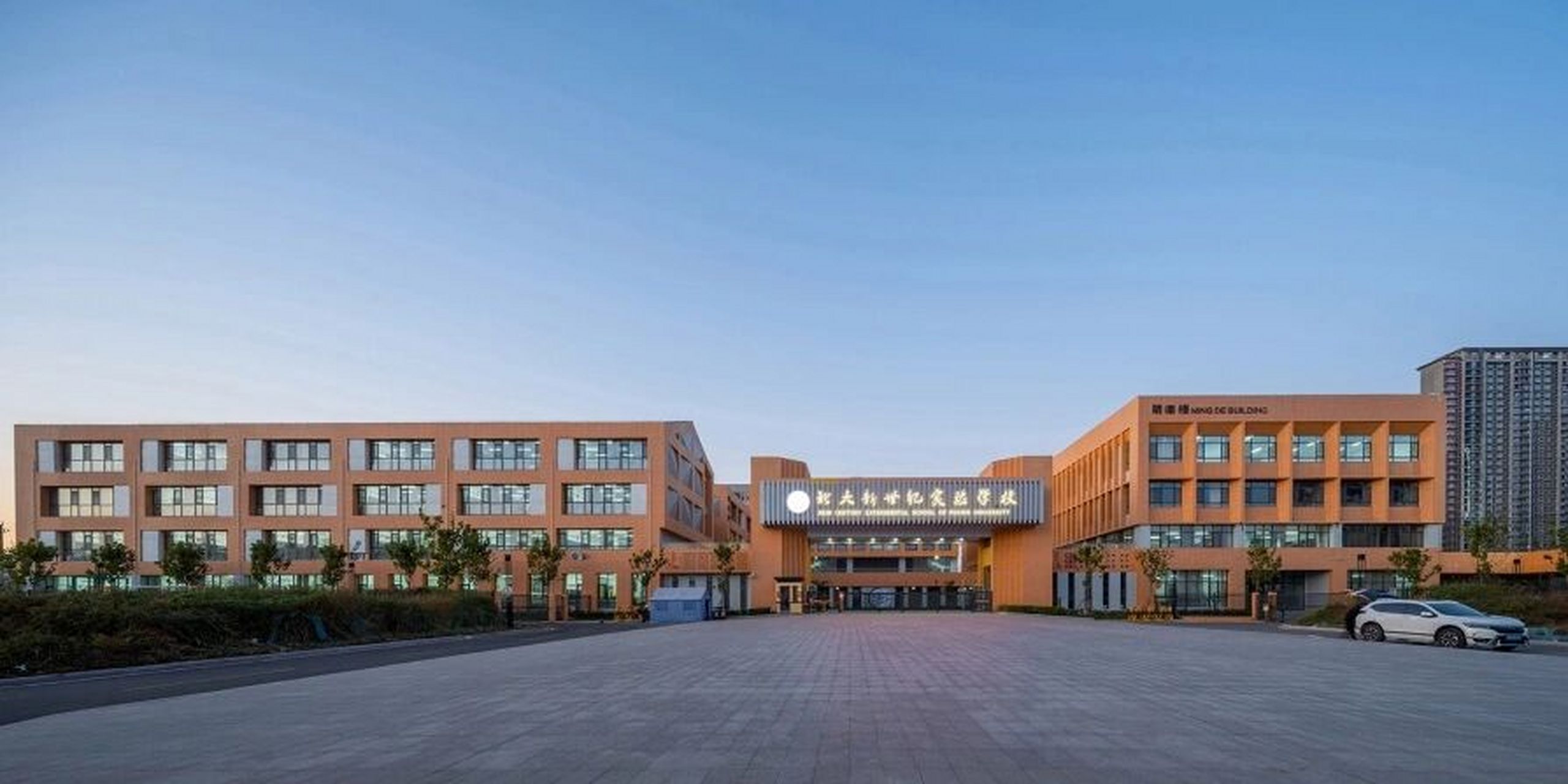 每日建筑案例分享——小学校园建筑设计 北大新世纪章丘实验学校 / 象