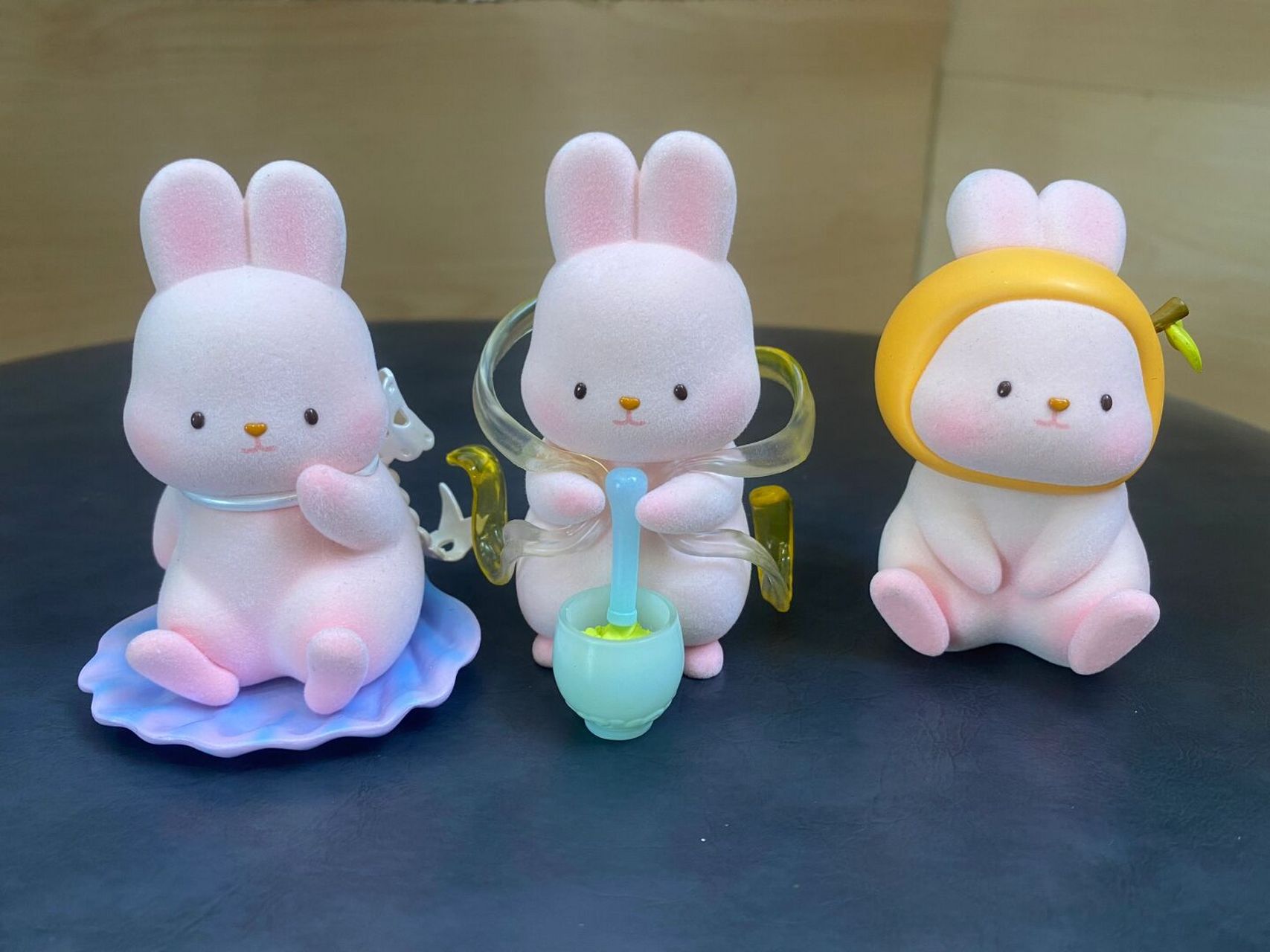 之前没有接触过盲盒 也没有买过 但最近的摸摸兔心愿系列盲盒第一眼就