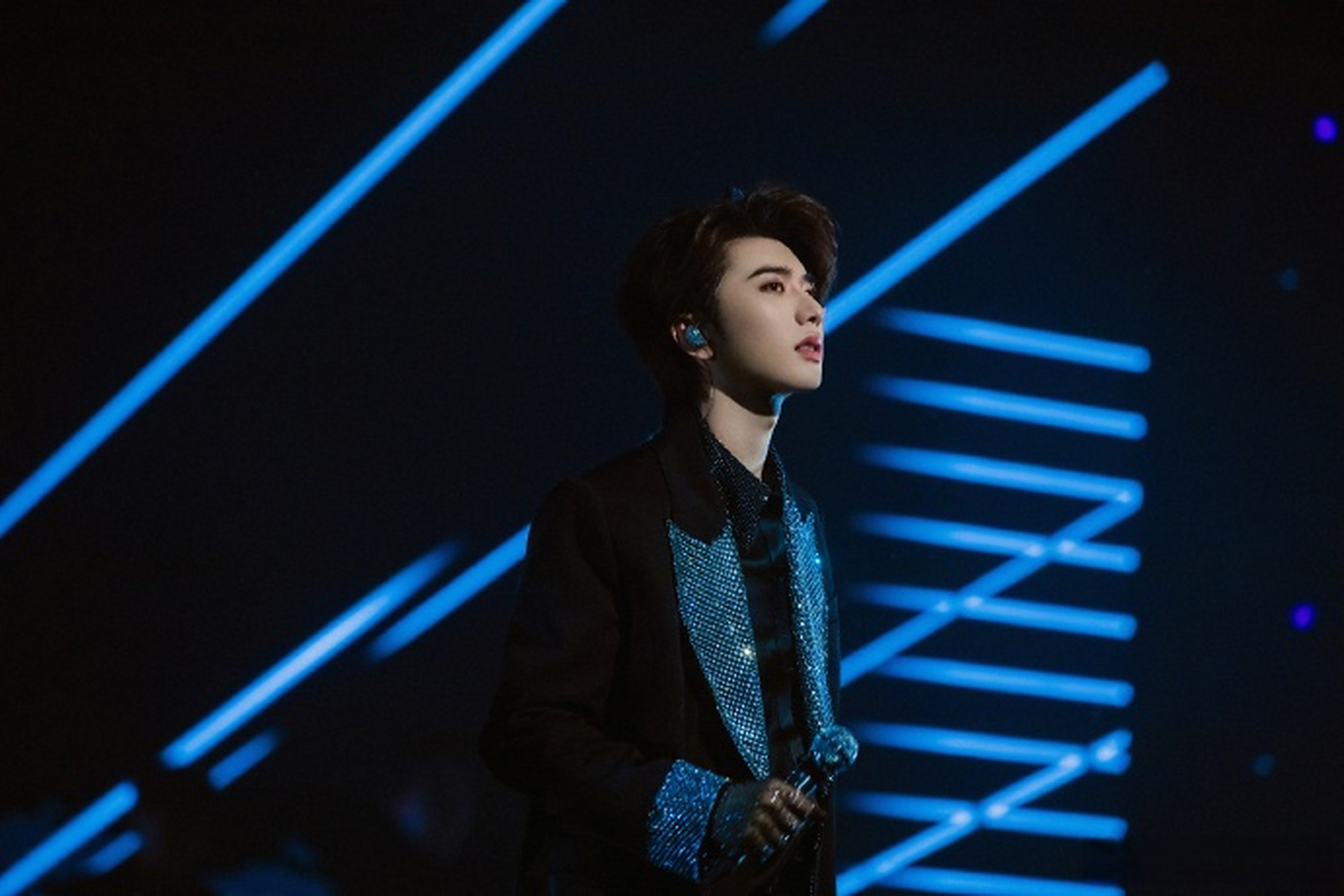 蔡徐坤新加坡演唱会如期举行,对大家说了一声抱歉!