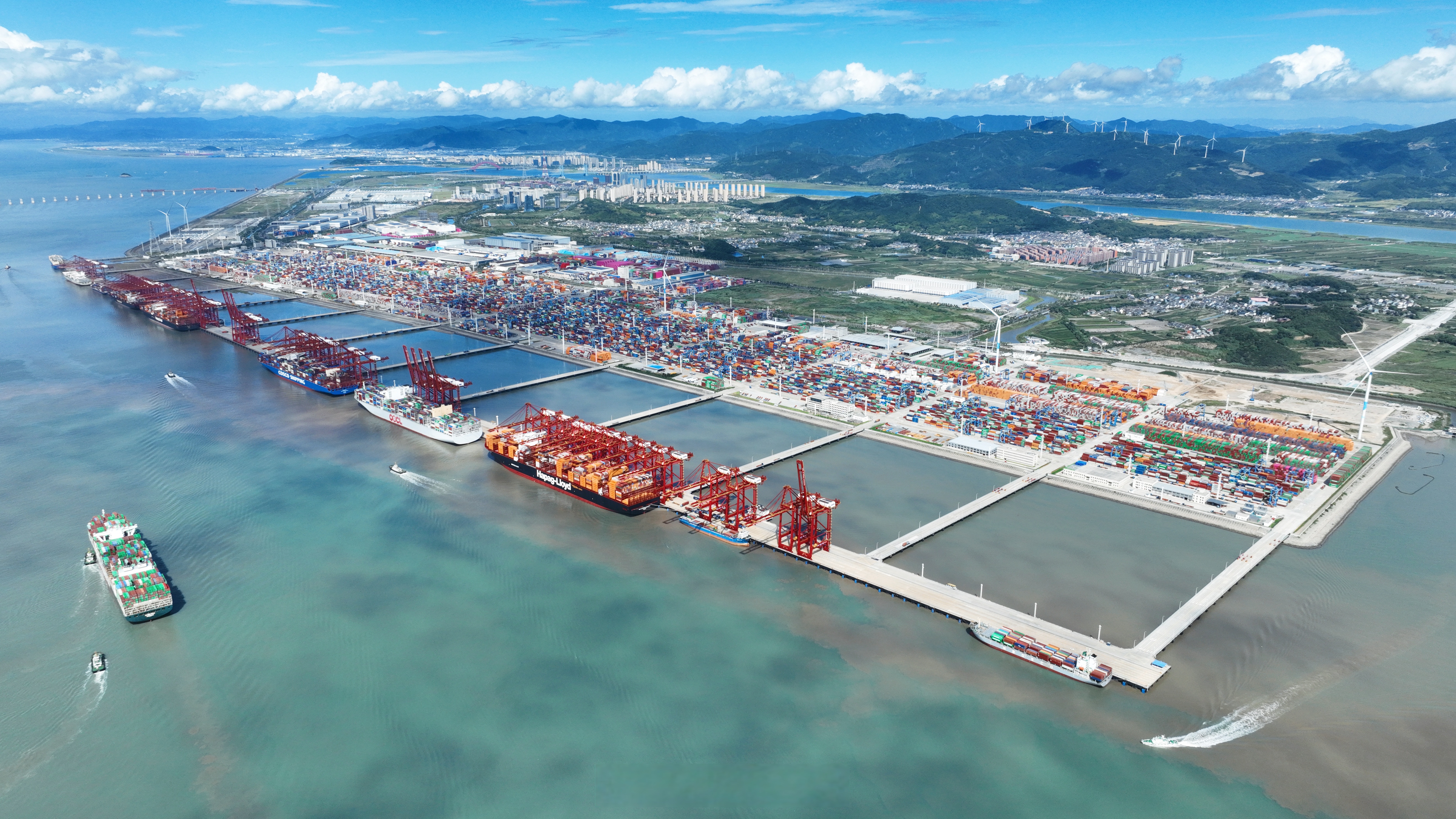 7月15日,浙江省人民政府批复,同意宁波舟山港梅山港区集装箱码头6号至