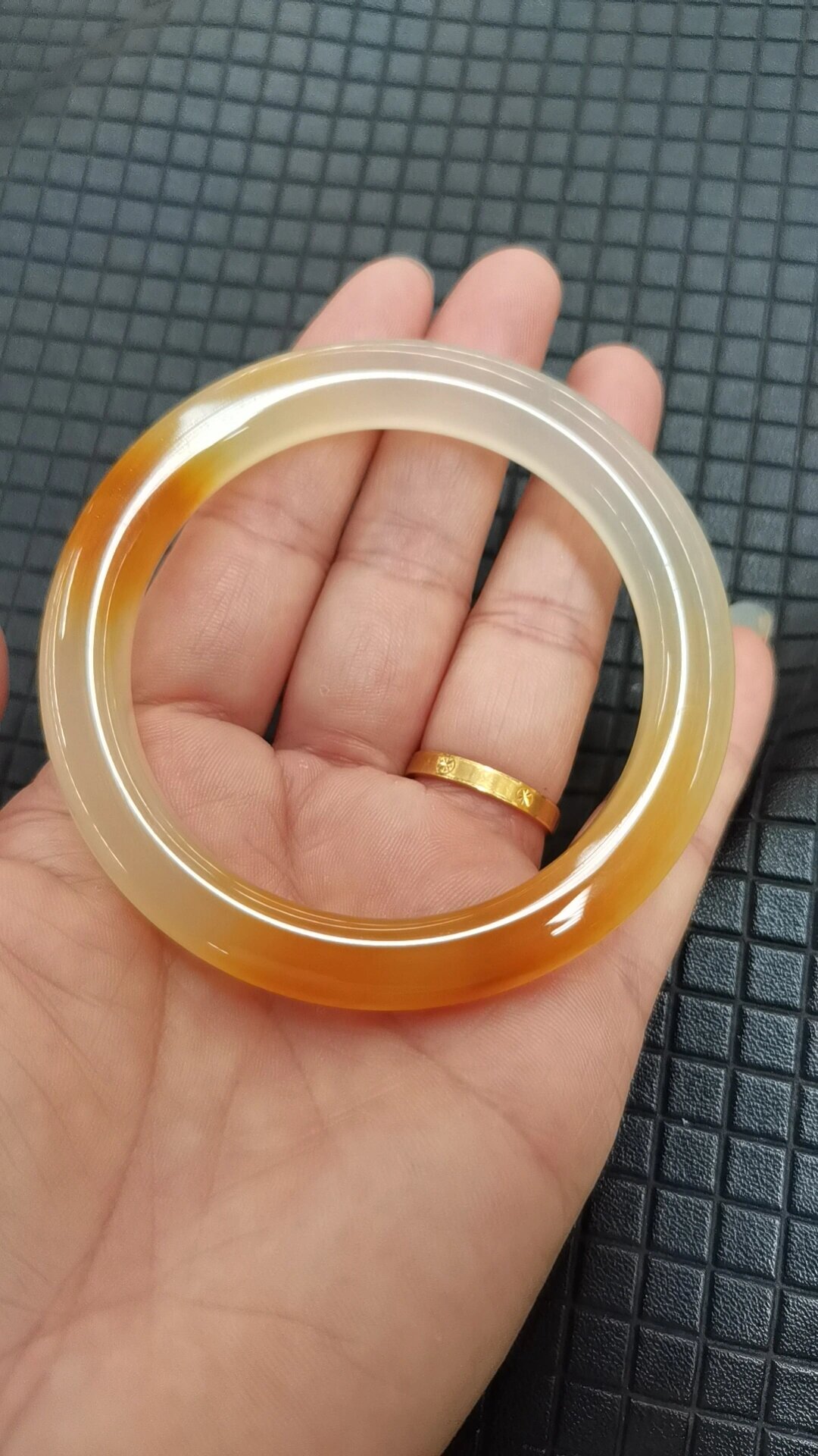 高品质黄龙玉手镯每一条都很美! 品质手镯,气质依然在!