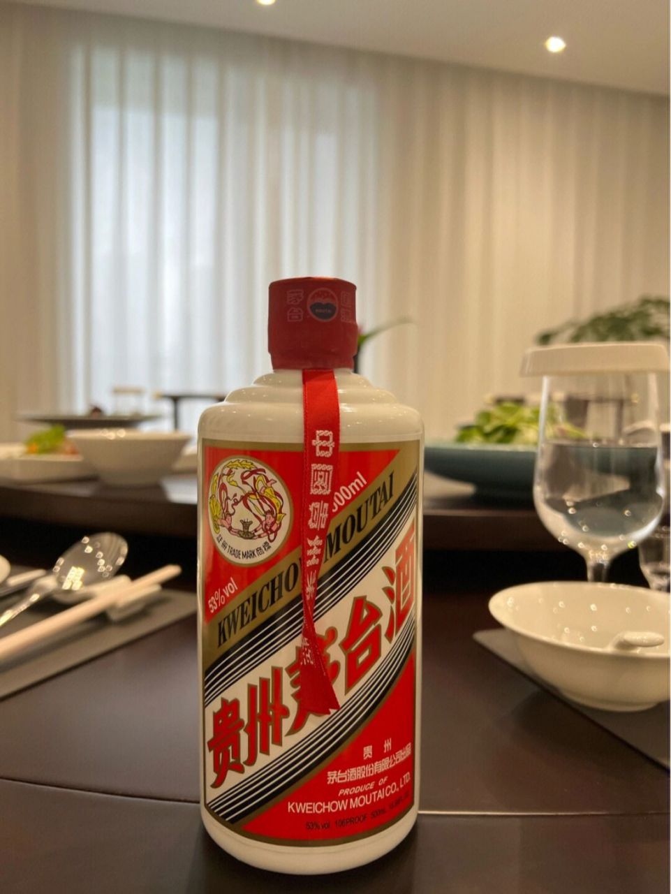 1981年,茅台7元一瓶 1988年,茅台140元一瓶 1998年,茅台200元一瓶