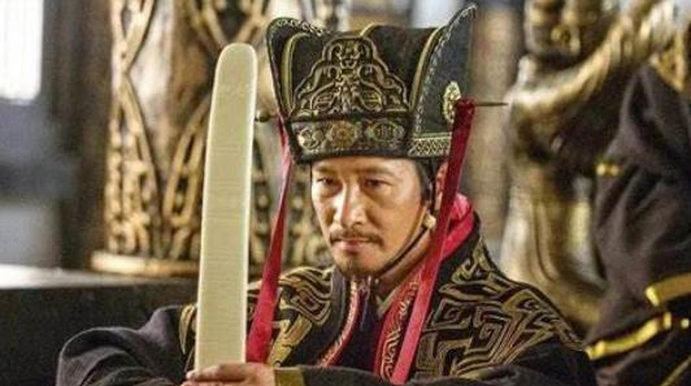 薛宣本来在廷尉府担任一个很小的吏职,后来遇见了贵人赵贡,时来运转