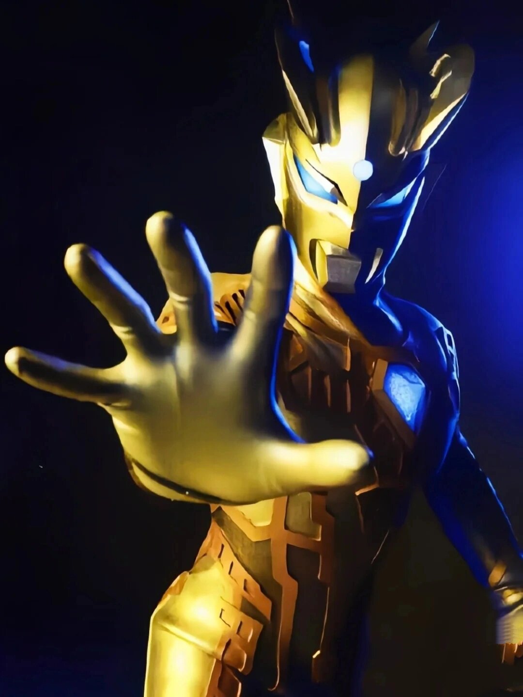 奥特曼壁纸赛罗光辉形态.