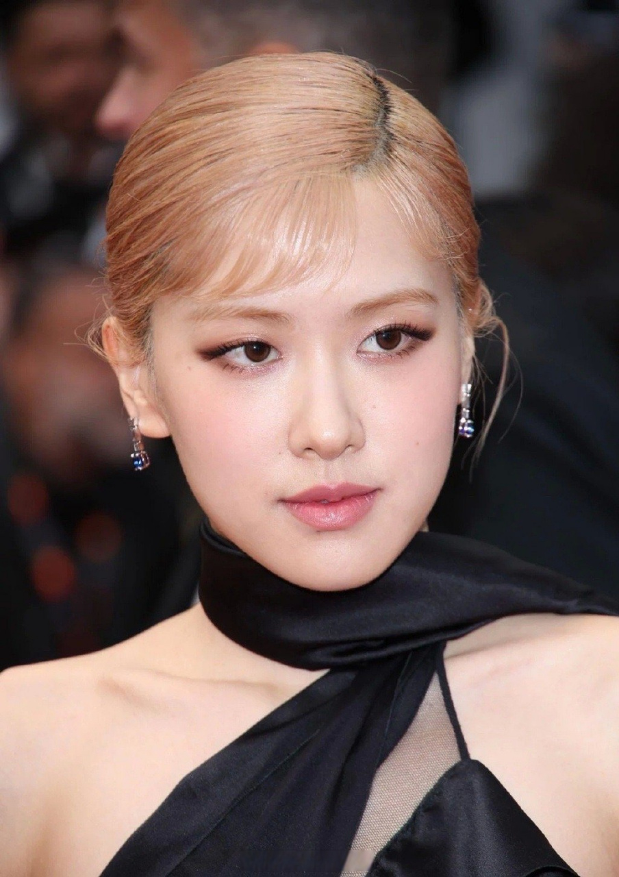 朴彩英的发型是蝴蝶结#朴彩英红毯造型来9615,蝴蝶结盘发也太