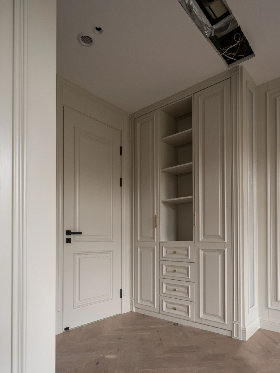 美式象牙白衣柜,复古轻奢感满满99 -roomtour- - 回字造型柜门,搭配