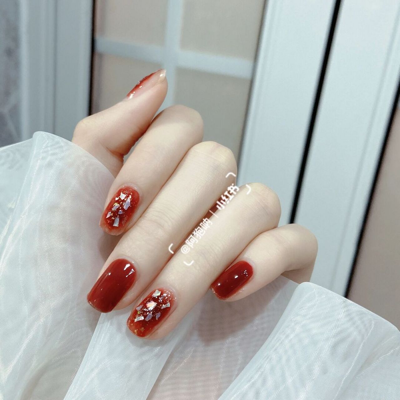 红茶晶冻08冰透红棕巨巨巨显白新年美甲 敲显白的冰透红茶色美甲