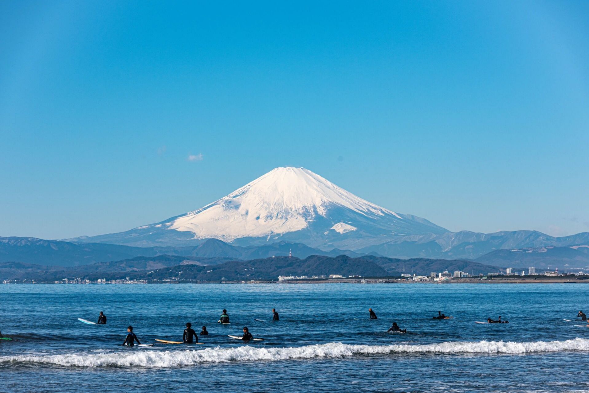 湘南海岸公园看到的富士山也太清晰了吧