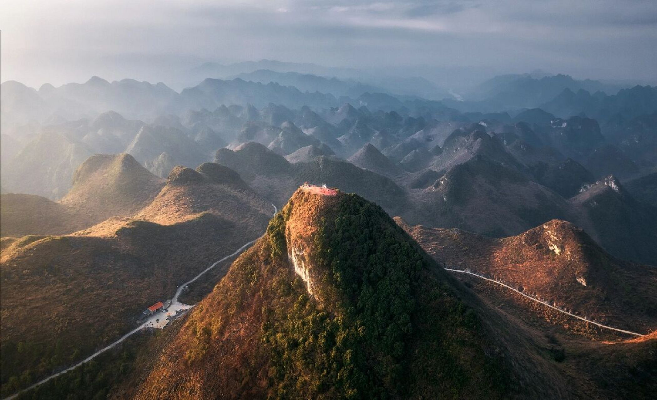 广东神山,冈仁波齐之靘雾山 在广东的清远市阳山县杜步镇,有一片神奇