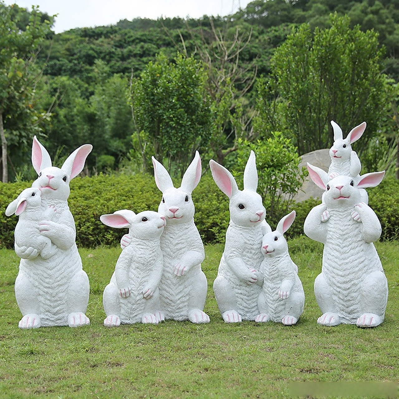 玻璃钢仿真兔子雕塑的诞生,不仅体现了创造者的艺术以及创作的智慧