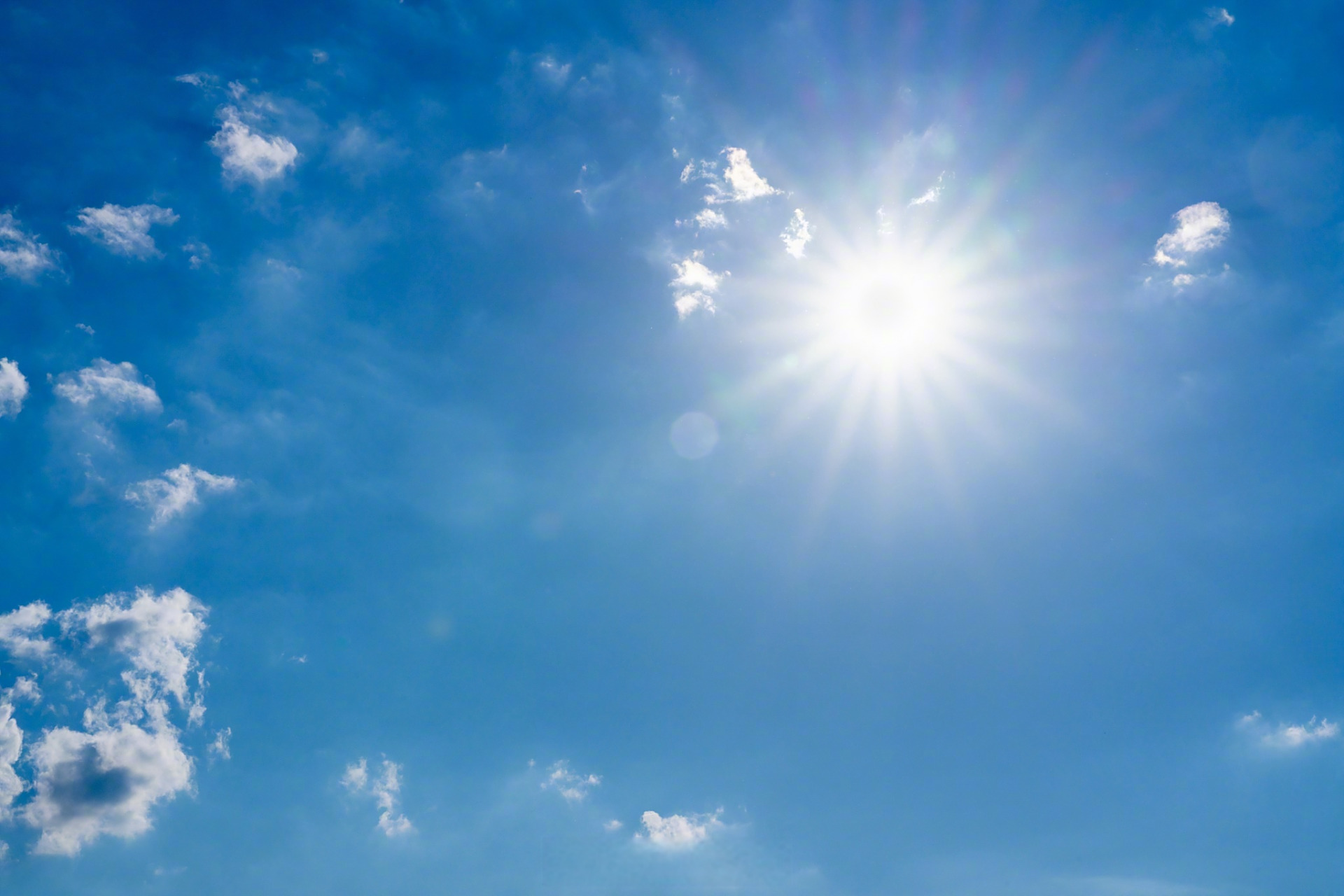 据中央气象台网站消息,未来三天,全国大部无明显降水,以晴到多云天气