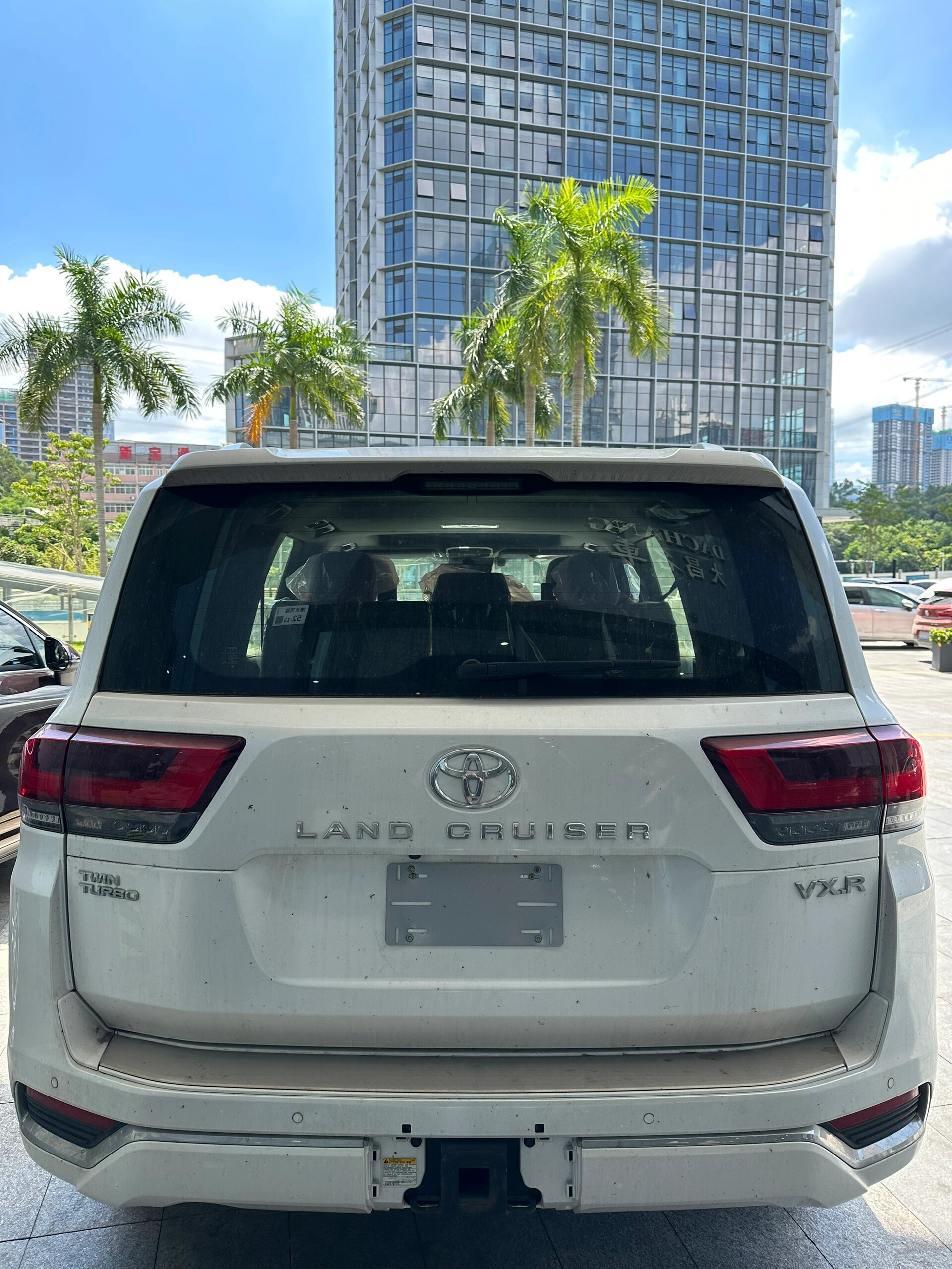 新车到店 22款兰德酷路泽lc300 vxr 好车售 现车好价