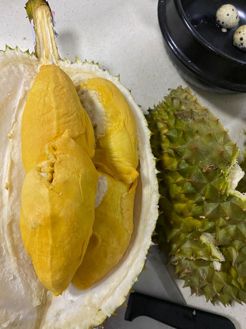 最近爱上买榴莲.软金月 金蜜王 之深夜开果 晒晒今天新到的三个果.