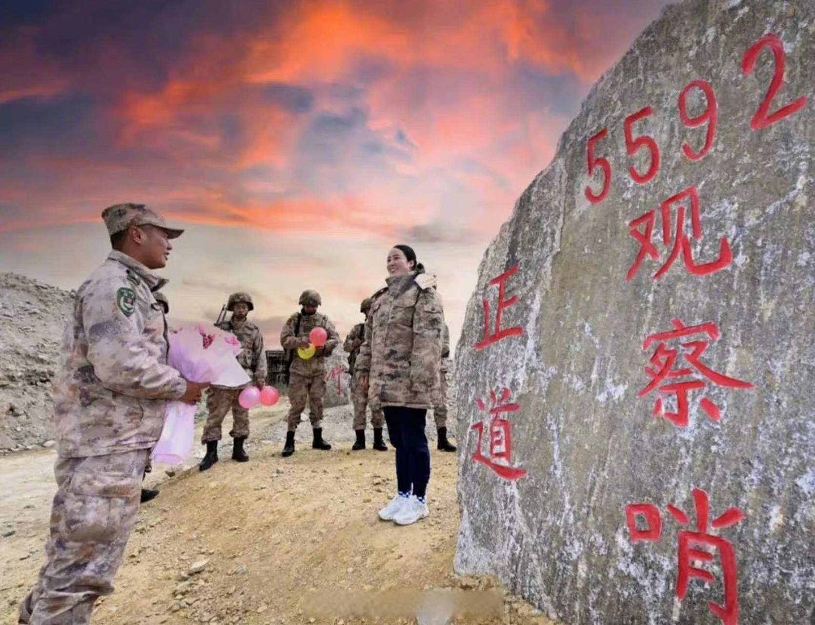 [心]#求婚地点5592观察哨旁#】日前,西藏军区某边防团岗巴营某连连长