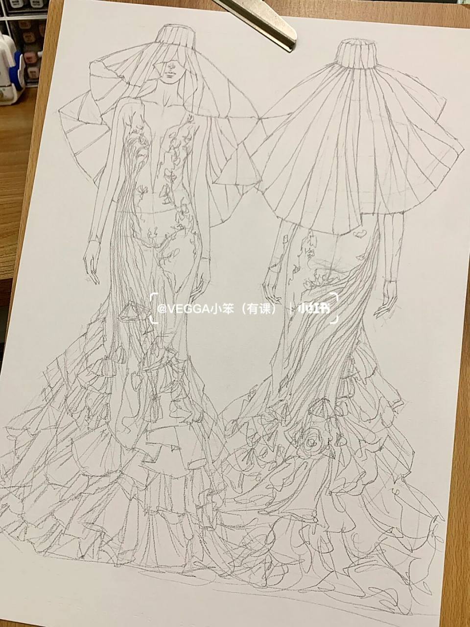 正反面礼服裙线稿 国风荷叶荷花