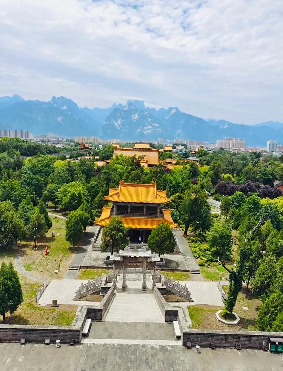 去了华山,还有一个值得去的地方就是华山西岳庙,距离华山景区约5公里