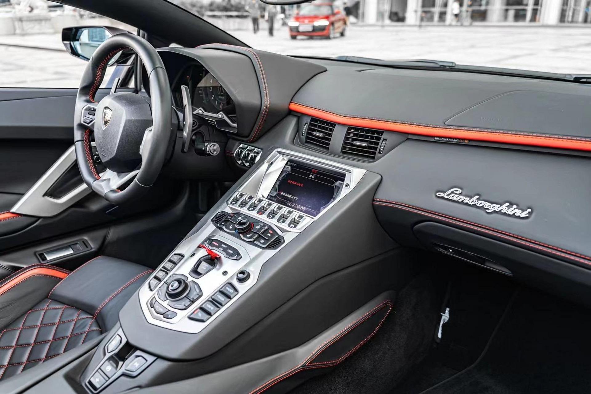 19年 上牌 兰博基尼lp740-4敞篷 ,订制油漆,舒适包.