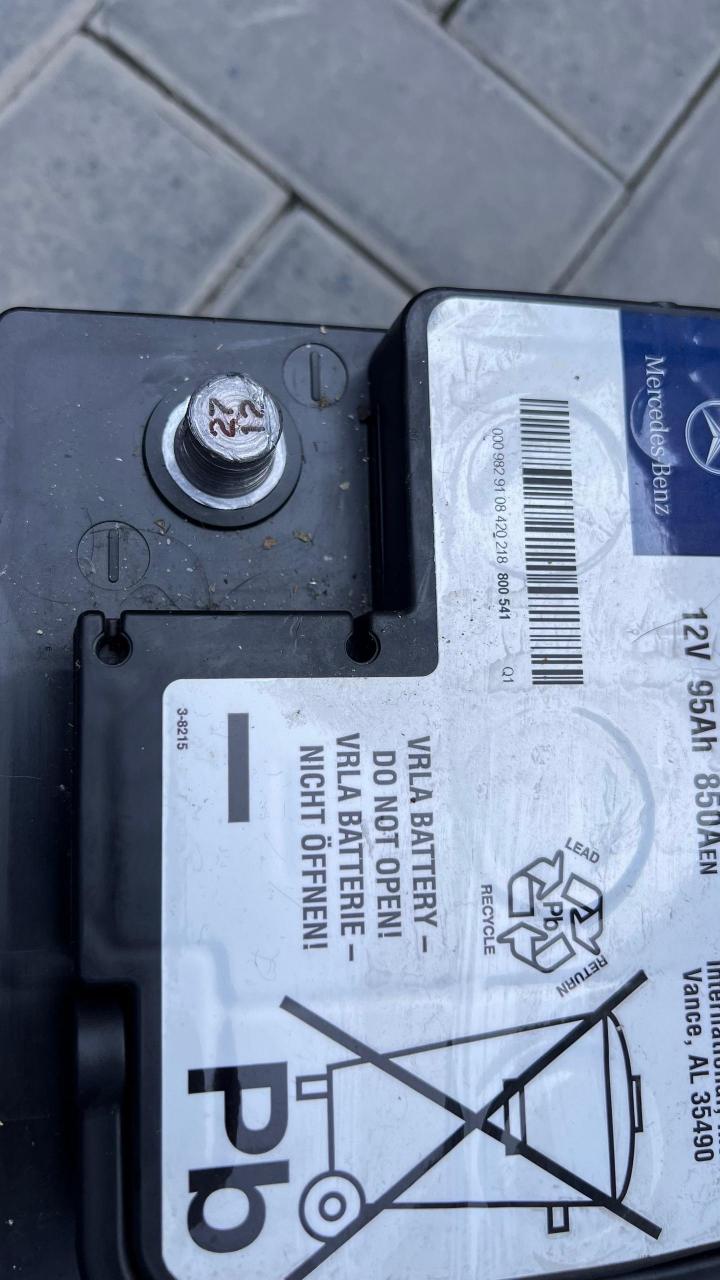 奔驰ml350更换原厂电瓶77保养77处理漏水问题,77处理漏油问题